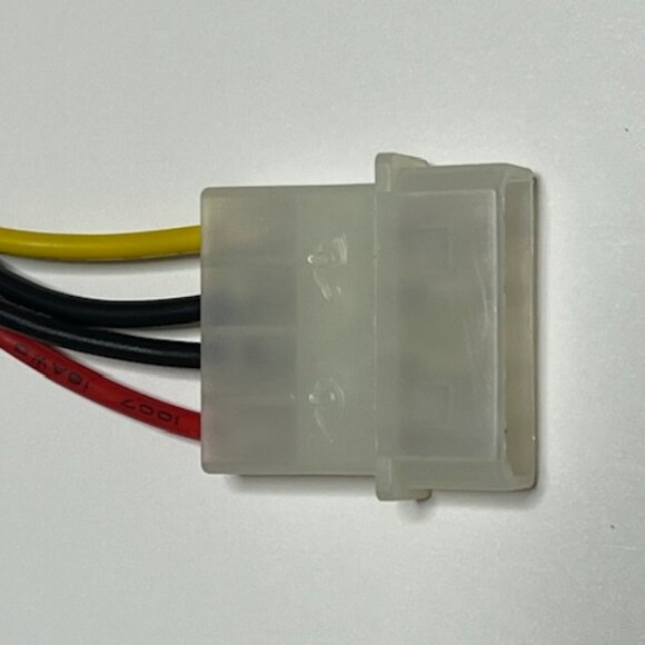 StarTech.com 6in 4 Pin Molex to SATA Power Cable Adapter - Picture 8 of 12
